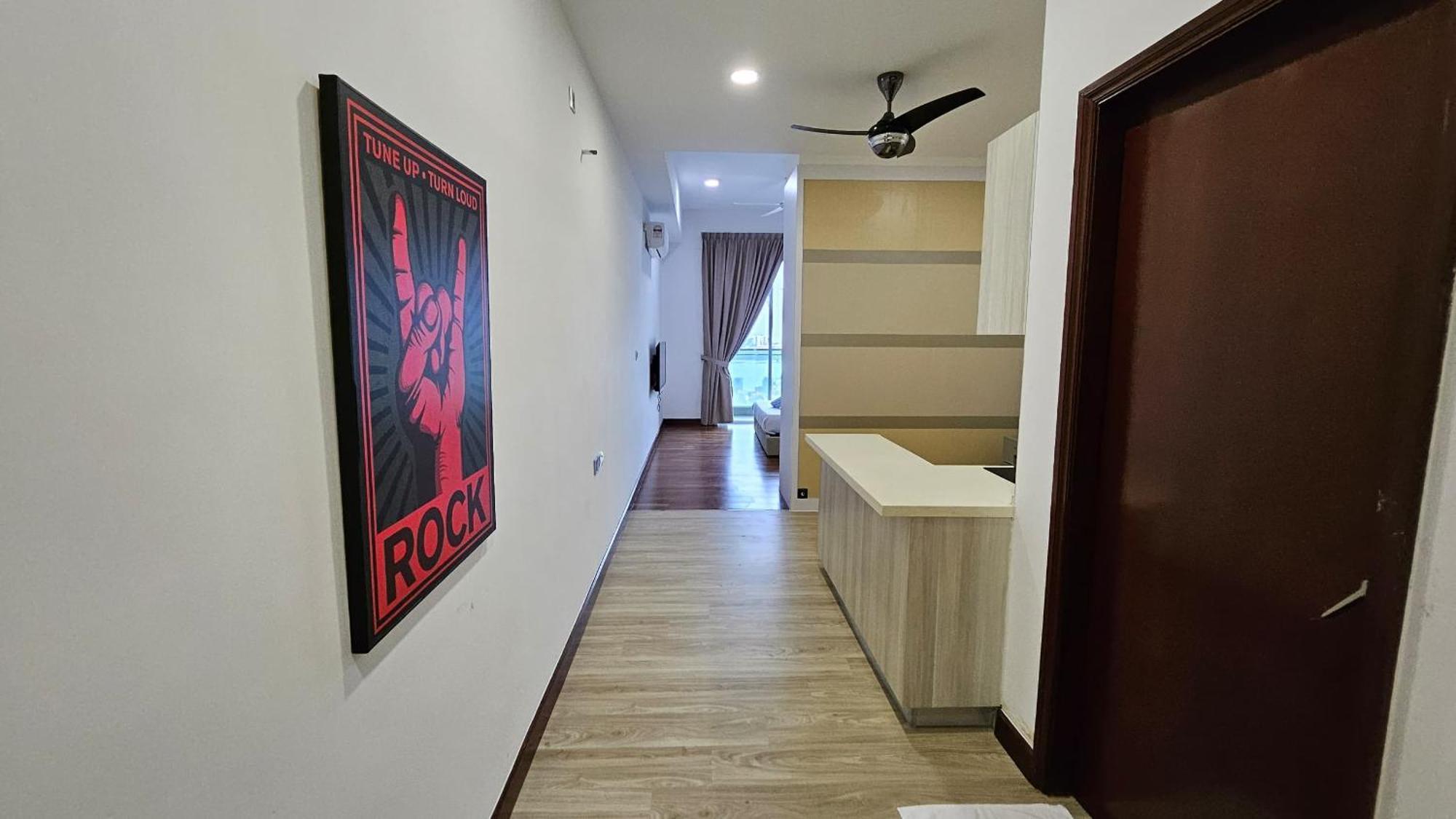 Paragon Suites Studios With Private Jacuzzi Near Ciq Rts Johor Bahru Exterior foto