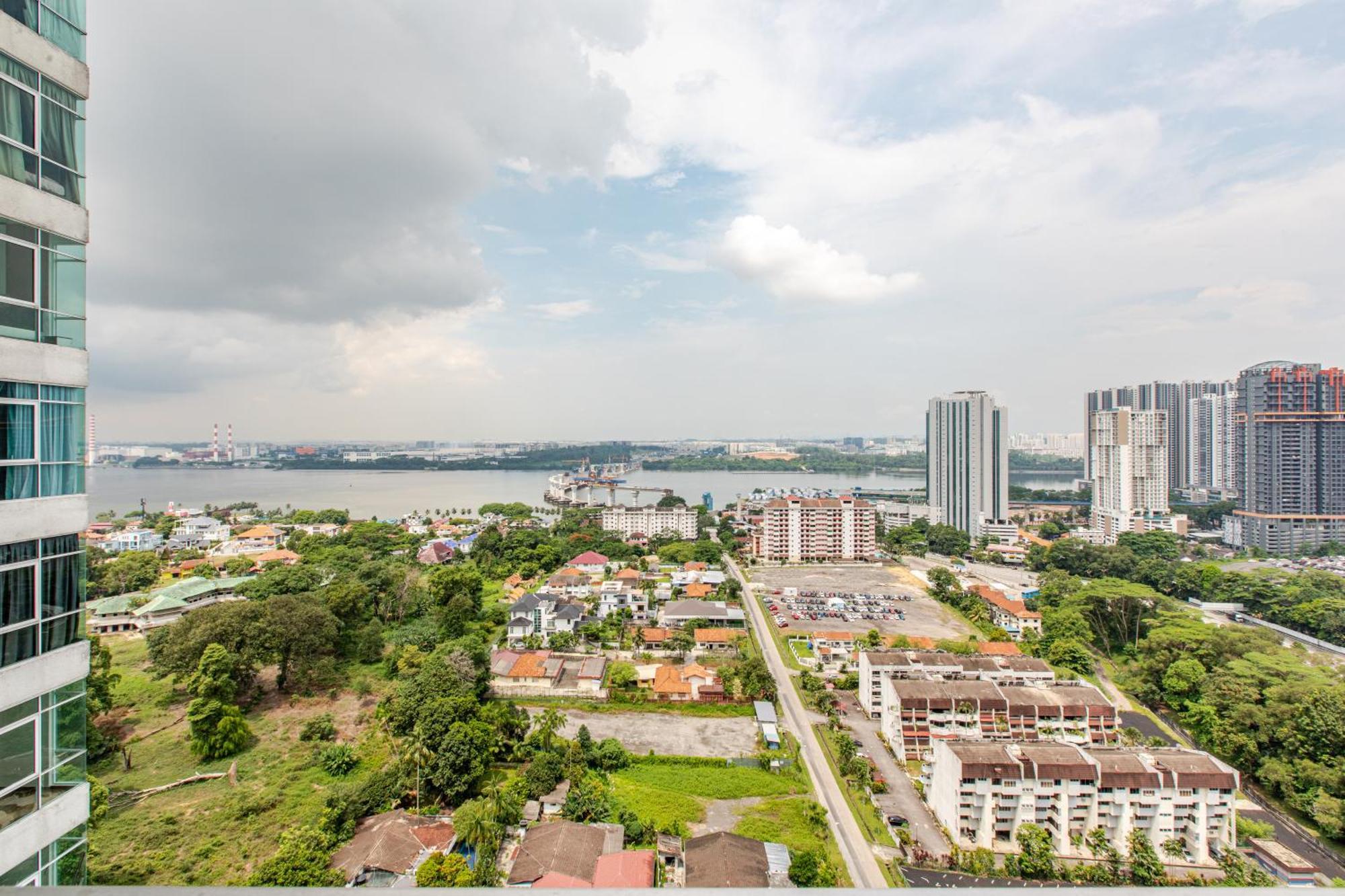Paragon Suites Studios With Private Jacuzzi Near Ciq Rts Johor Bahru Exterior foto