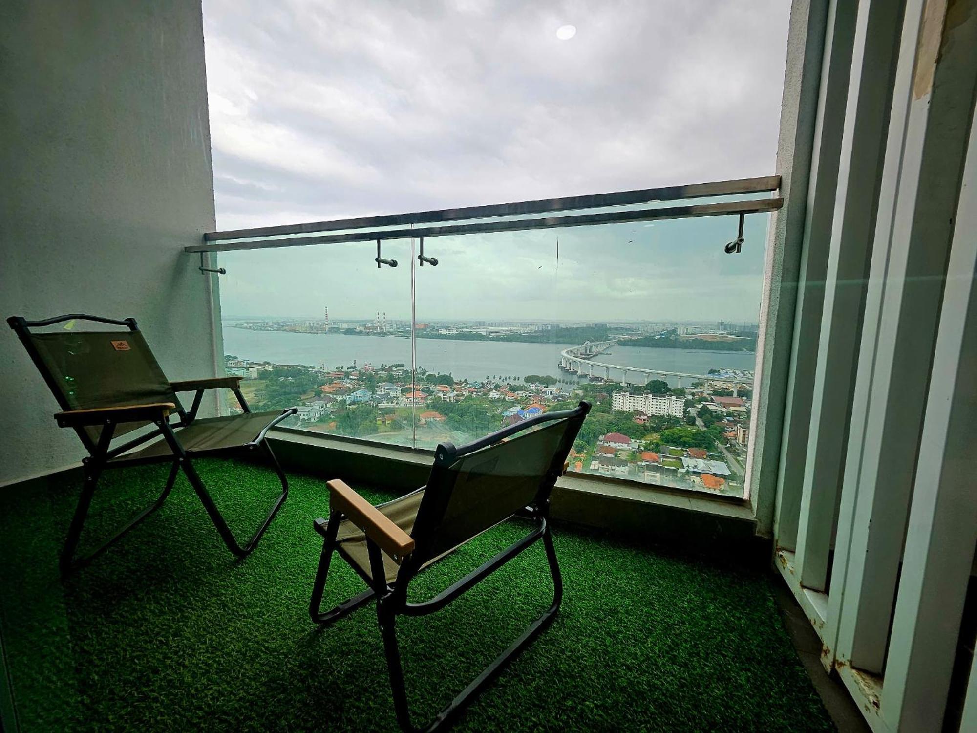 Paragon Suites Studios With Private Jacuzzi Near Ciq Rts Johor Bahru Exterior foto