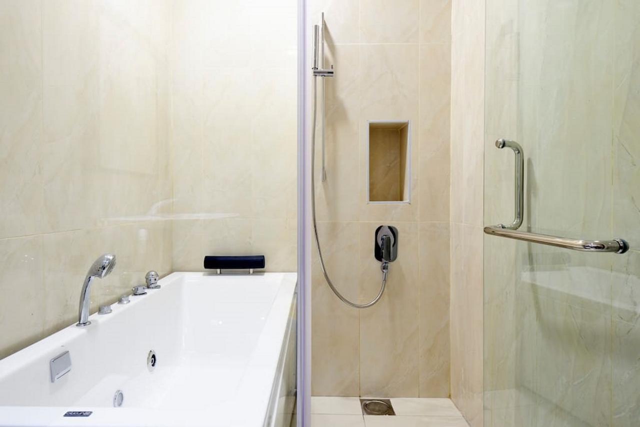 Paragon Suites Studios With Private Jacuzzi Near Ciq Rts Johor Bahru Exterior foto