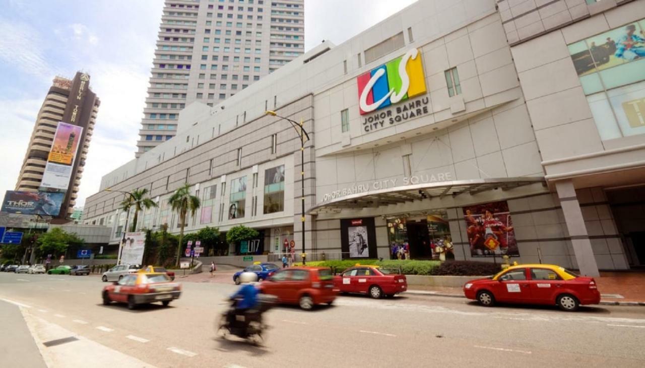 Paragon Suites Studios With Private Jacuzzi Near Ciq Rts Johor Bahru Exterior foto